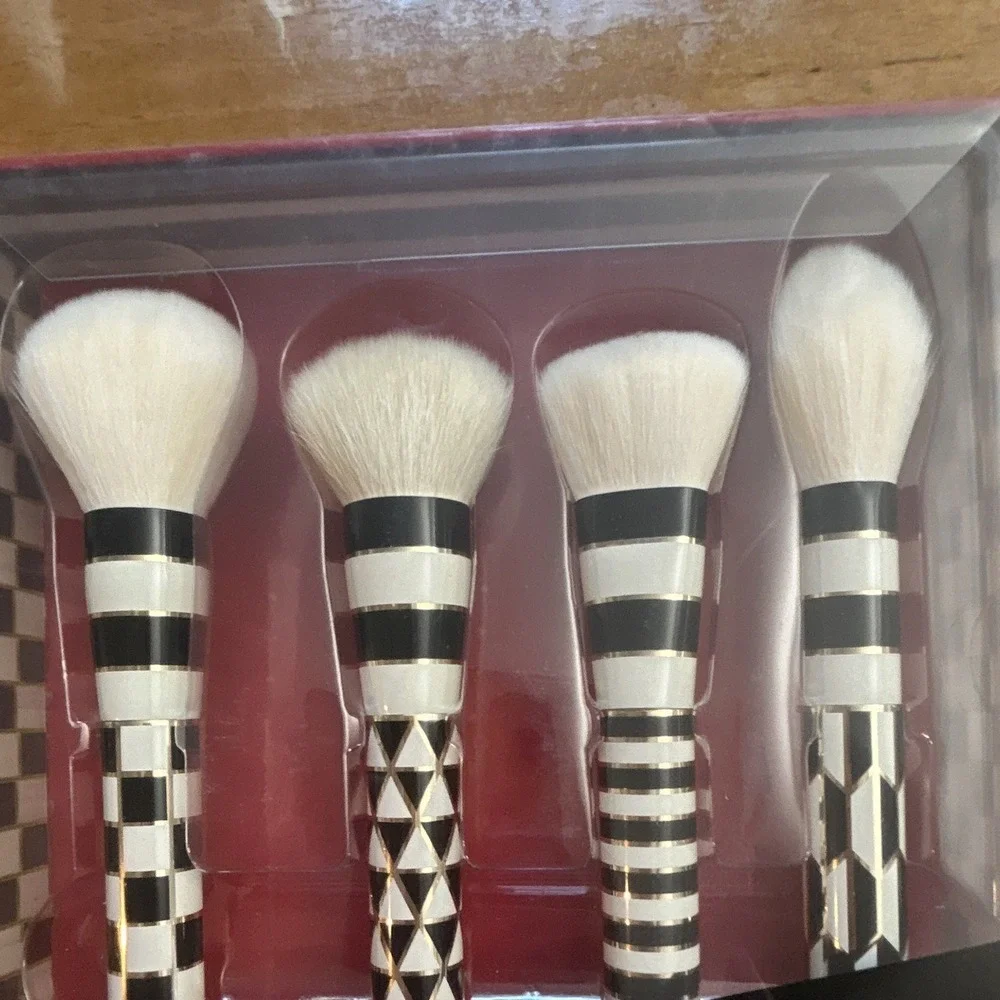 Sonia Kashuk The Geometrics Limited Edition 4pc Synthetic Brush Set Black/White
